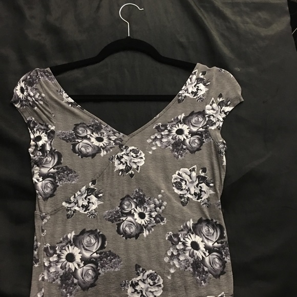 Grey glowers crop top - Picture 2 of 2